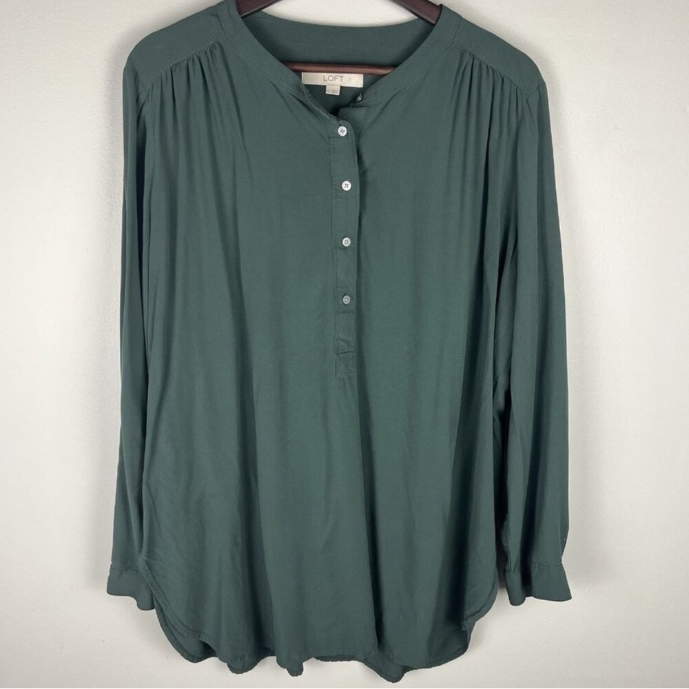 NEW Ann taylor LOFT Green Blouse top XSMALL Henley roll up sleeve